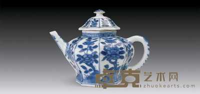 清初 青花折枝花卉纹八棱壶 高11cm